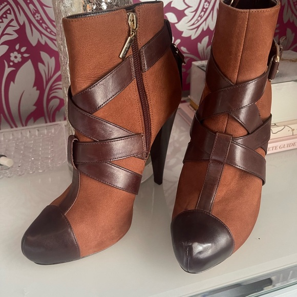 Brown suede boots with leather details - Picture 4 of 5